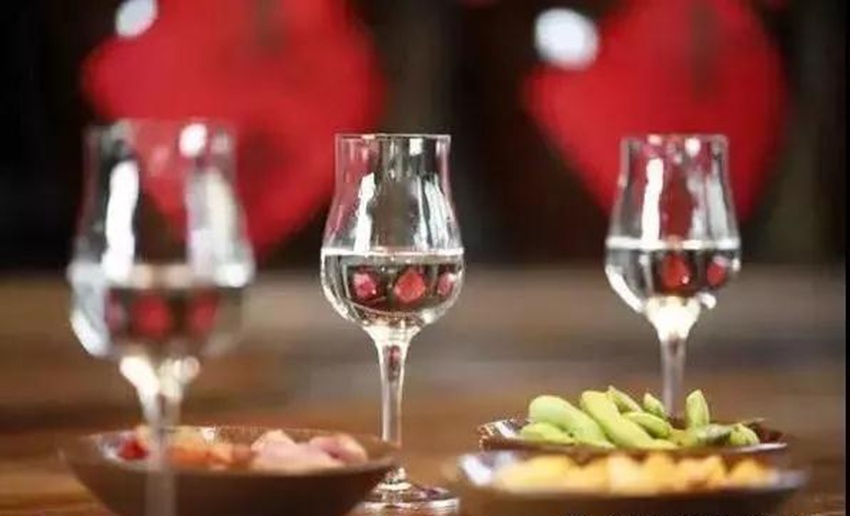 白酒知識-倒酒里面藏著大學(xué)問!